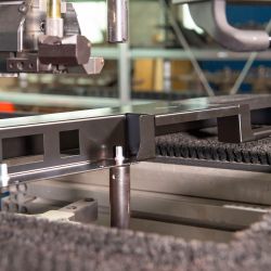 Meteor Umformtechnik Feinschneidteile Biegeteile Baugruppen Schleifen Bürsten