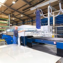 Meteor Umformtechnik Feinschneidteile Biegeteile Baugruppen Schleifen Bürsten