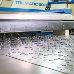 Meteor Umformtechnik Feinschneidteile Biegeteile Baugruppen Schleifen Bürsten